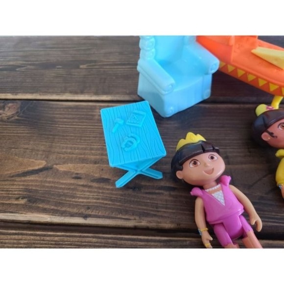 Dora lot - Picture 4 of 9